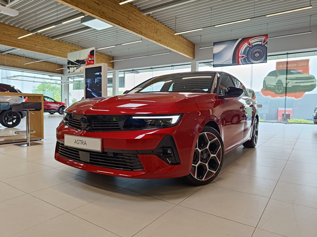 Tweedehands te koop: Opel Astra Rood - 5-deurs - GS - 16 Hybride 180pk